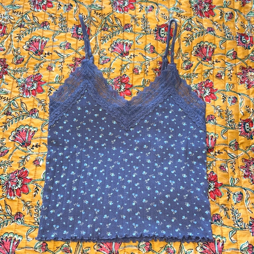american eagle floral with lace trim cami crop top v neck